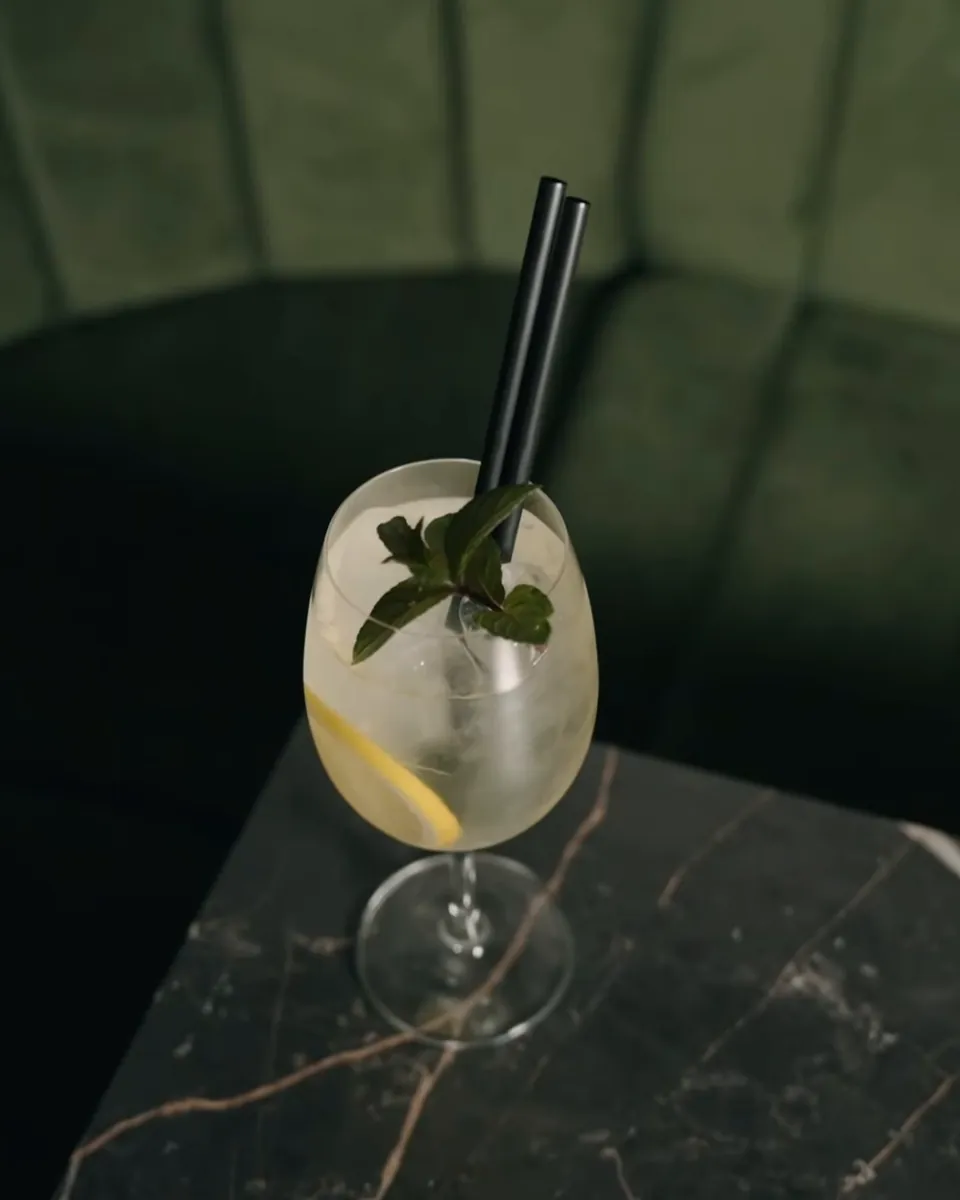 Limoncello Spritz sa nanom i limunom